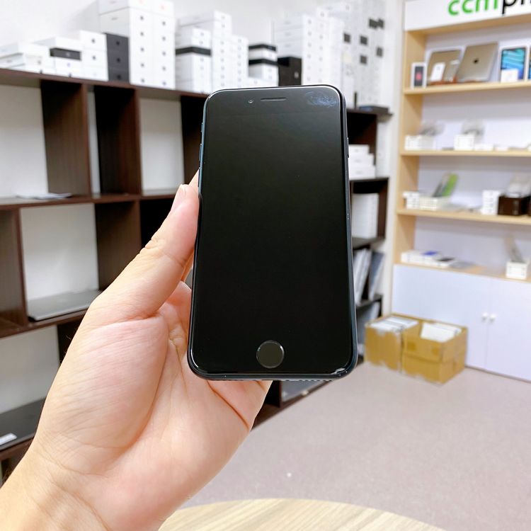 iPhone SE ��3���� 64GB �ߥåɥʥ��� �Хåƥ꡼ 93% ������ SIM�ե꡼