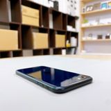 iPhone SE ��3���� 64GB �ߥåɥʥ��� �Хåƥ꡼ 99% ������ SIM�ե꡼