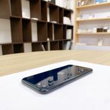 iPhone SE ��3���� 64GB �ߥåɥʥ��� �Хåƥ꡼ 94% ������ SIM�ե꡼