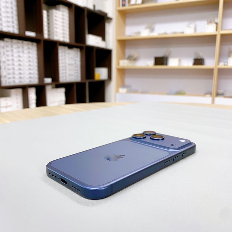 iPhone 17 Pro 1TB �ǥ����ץ֥롼 �Хåƥ꡼ 100% ������ SIM�ե꡼