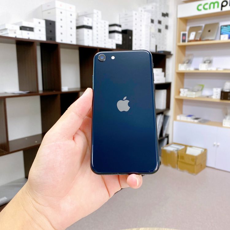 iPhone SE ��3���� 64GB �ߥåɥʥ��� �Хåƥ꡼ 90% ������ SIM�ե꡼