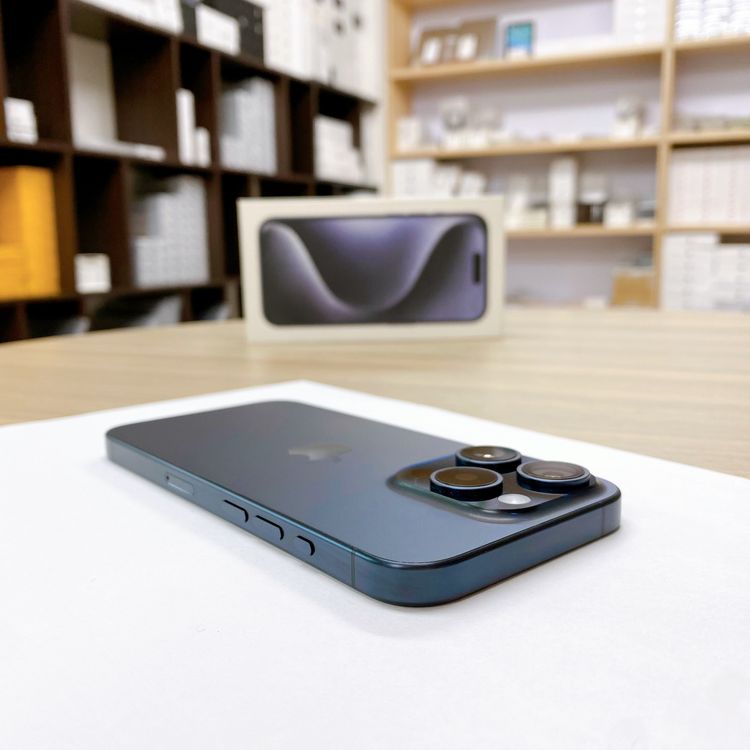 iPhone 15 Pro 256GB �֥롼 �Хåƥ꡼ 92% ������ SIM�ե꡼
