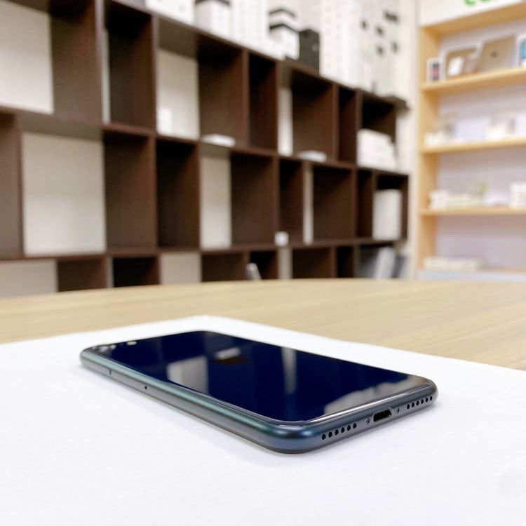 iPhone SE ��3���� 64GB �ߥåɥʥ��� �Хåƥ꡼ 91% ������ SIM�ե꡼