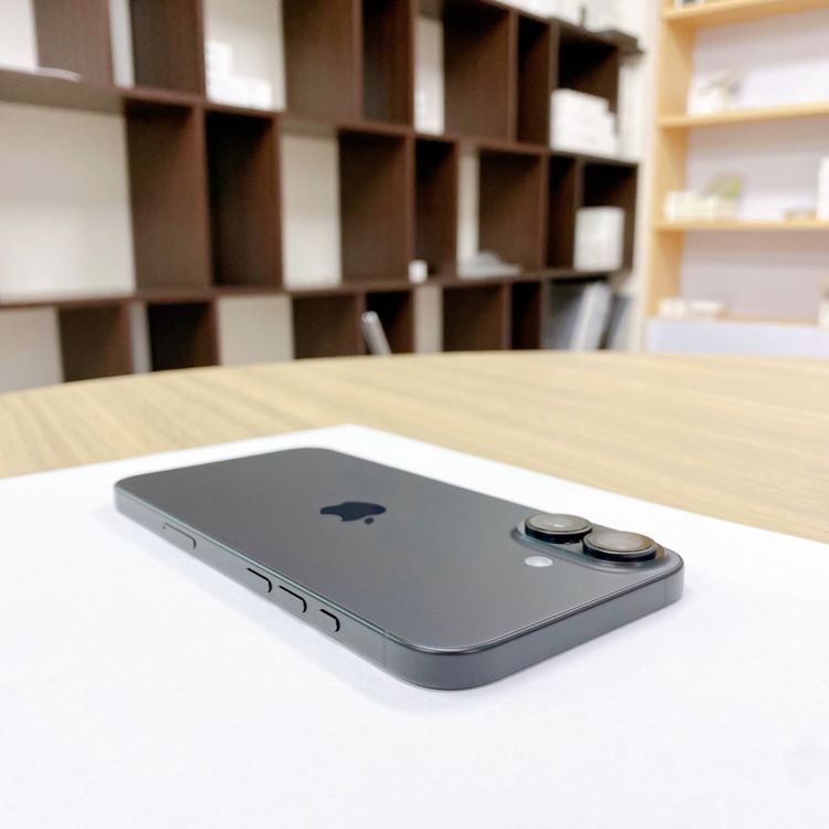 iPhone 16 Plus 128GB �֥�å� �Хåƥ꡼ 93% ������ SIM�ե꡼