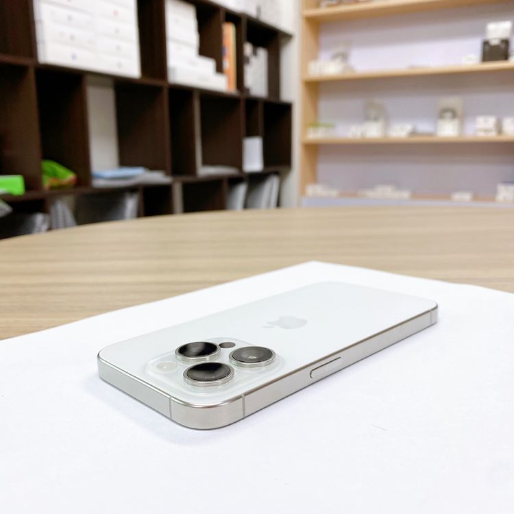 iPhone 15 Pro 256GB �ۥ磻�� �Хåƥ꡼ 87% ������ SIM�ե꡼