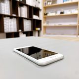 iPhone 8 64GB ����С� �Хåƥ꡼ 82% ������ SIM�ե꡼