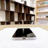 iPhone SE ��2���� 64GB �ۥ磻�� �Хåƥ꡼ 86% ������ SIM�ե꡼