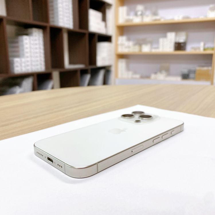 iPhone 15 Pro 256GB �ۥ磻�� �Хåƥ꡼ 89% ������ SIM�ե꡼