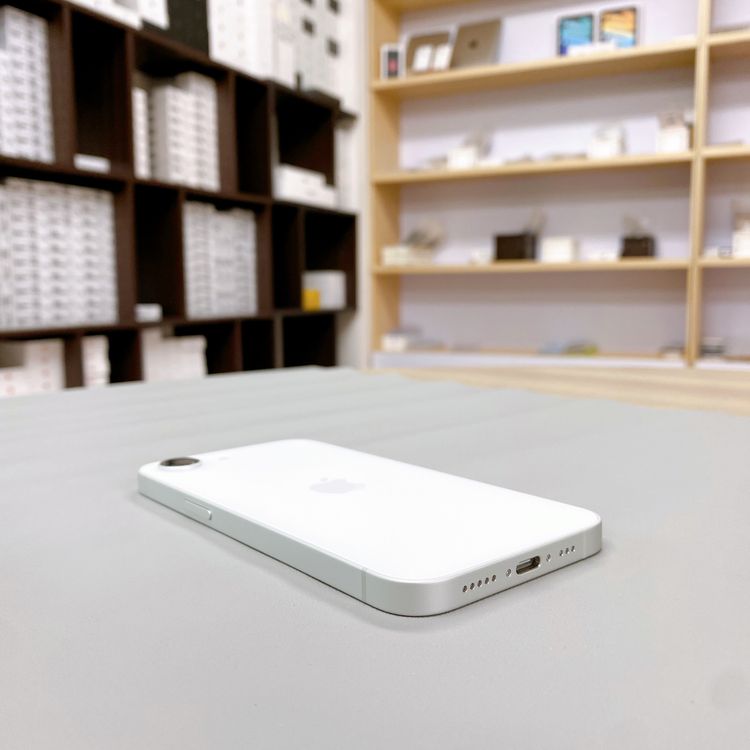 iPhone 16E 256GB �ۥ磻�� �Хåƥ꡼ 100% ������ SIM�ե꡼