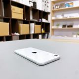 iPhone SE ��2���� 64GB �ۥ磻�� �Хåƥ꡼ 82% ������ SIM�ե꡼