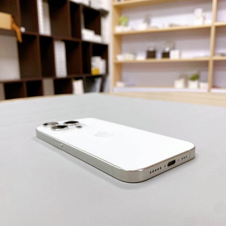 iPhone 15 Pro 128GB �ۥ磻�� �Хåƥ꡼ 88% ������ SIM�ե꡼