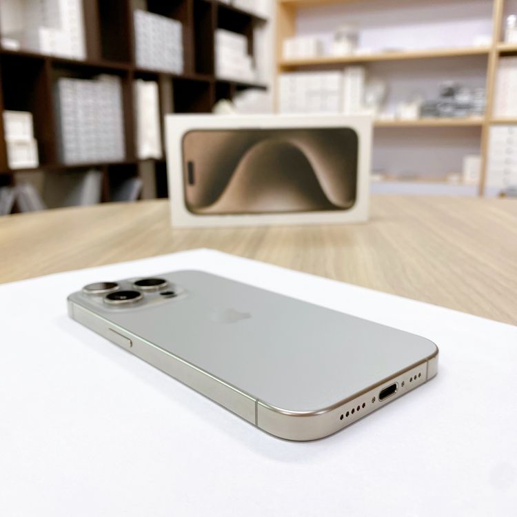 iPhone 15 Pro 128GB �ʥ����� �Хåƥ꡼ 86% ������ SIM�ե꡼