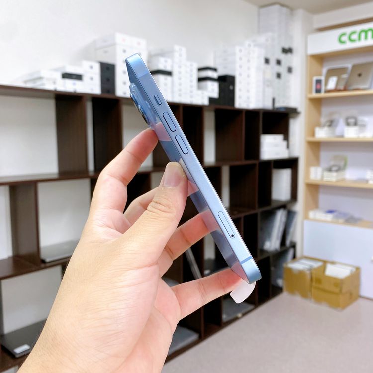 ��̤�����ʡ�iPhone 14 128GB �֥롼 �Хåƥ꡼ 100% ������ SIM�ե꡼