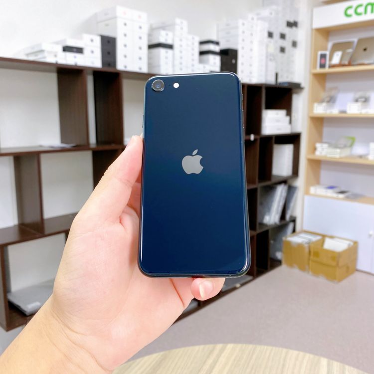iPhone SE ��3���� 64GB �ߥåɥʥ��� �Хåƥ꡼ 93% ������ SIM�ե꡼