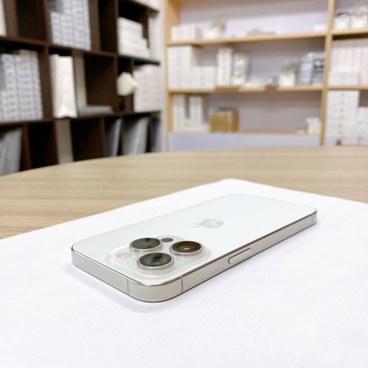 iPhone 15 Pro 128GB �ۥ磻�� �Хåƥ꡼ 89% ������ SIM�ե꡼