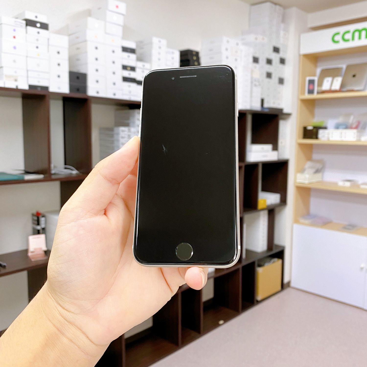 ムスビー｜iPhone SE 第3世代 64GB スターライト バッテリー 91% 国内