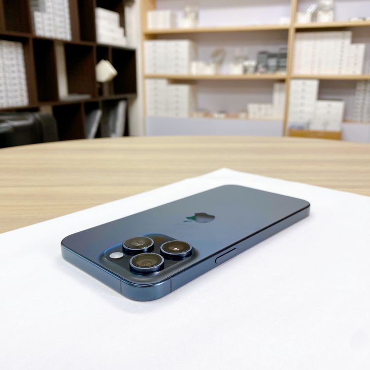 iPhone 15 Pro Max 256GB �֥롼 �Хåƥ꡼ 85% ������ SIM�ե꡼