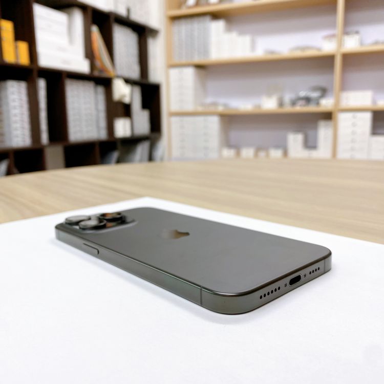 iPhone 15 Pro Max 256GB �֥�å� �Хåƥ꡼ 87% ������ SIM�ե꡼