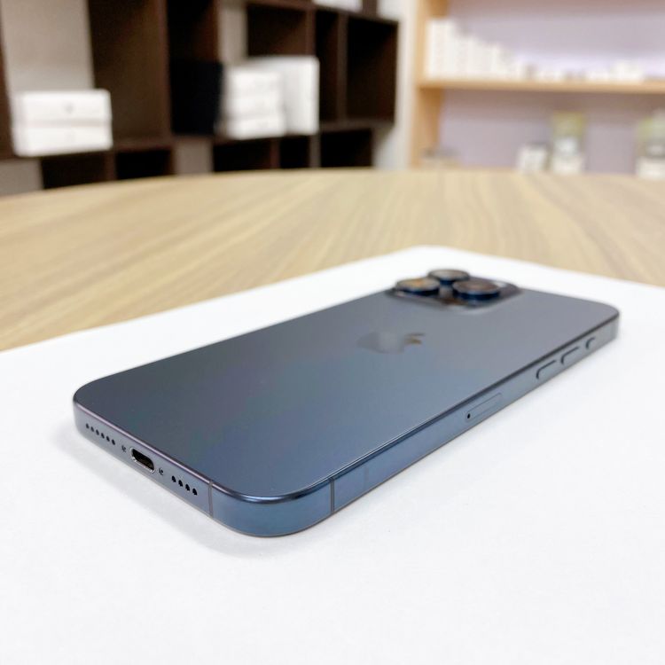 iPhone 15 Pro Max 512GB �֥롼 �Хåƥ꡼ 88% ������ SIM�ե꡼