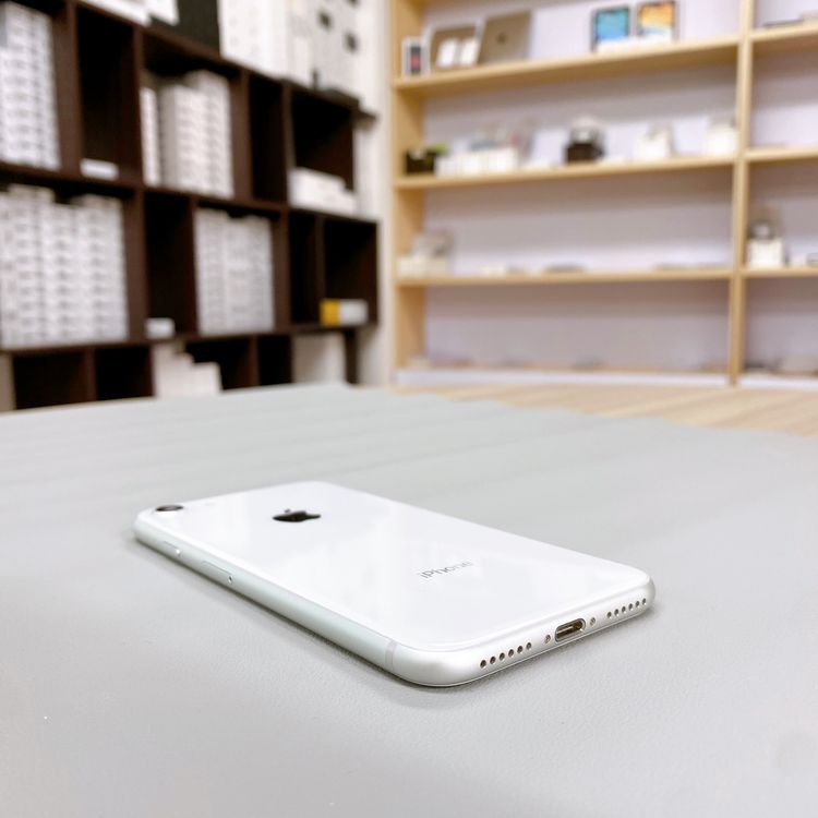 iPhone 8 64GB ����С� �Хåƥ꡼ 92% ������ SIM�ե꡼