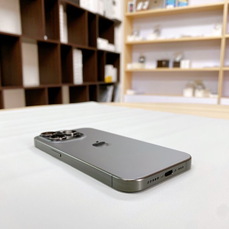 iPhone 15 Pro 256GB �֥�å� �Хåƥ꡼ 87% ������ SIM�ե꡼
