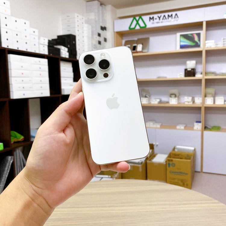 iPhone 15 Pro 256GB �ۥ磻�� �Хåƥ꡼ 87% ������ SIM�ե꡼