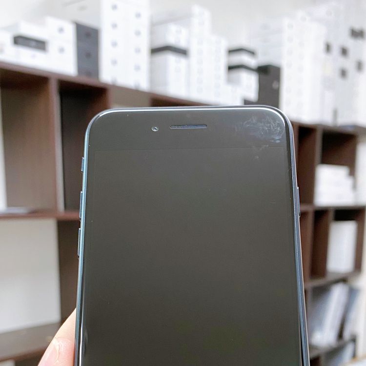 iPhone SE ��3���� 64GB �ߥåɥʥ��� �Хåƥ꡼ 93% ������ SIM�ե꡼