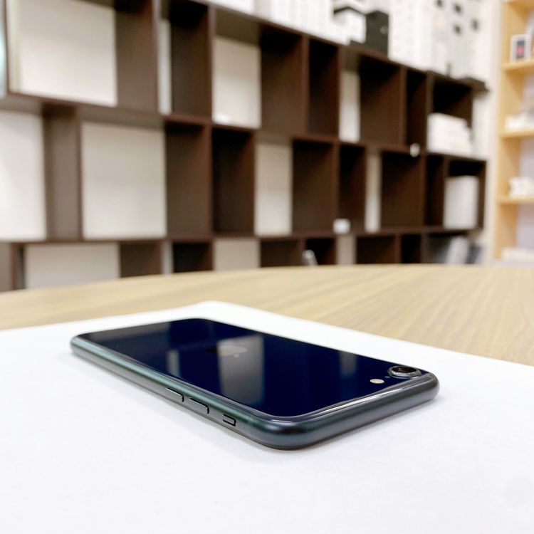 iPhone SE ��3���� 64GB �ߥåɥʥ��� �Хåƥ꡼ 89% ������ SIM�ե꡼