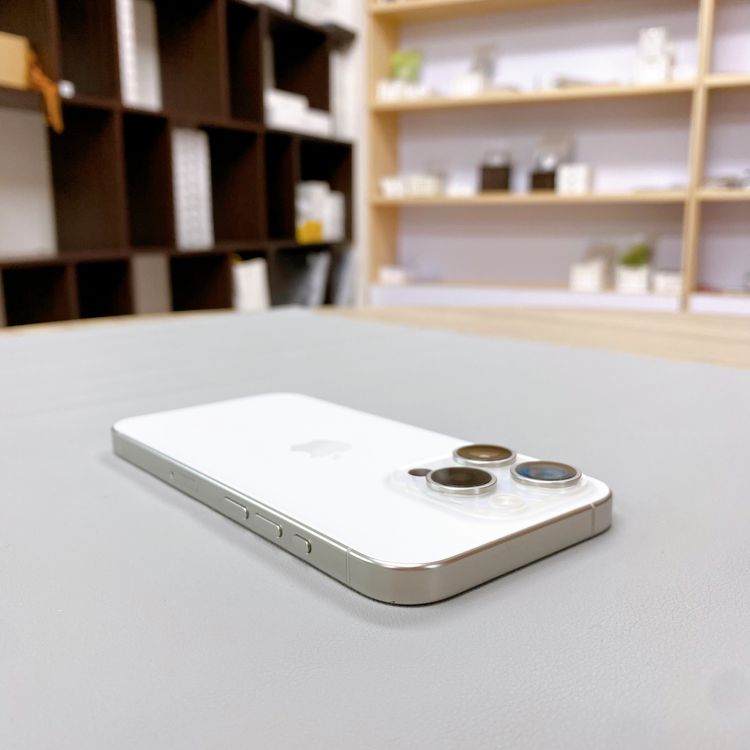 iPhone 15 Pro 128GB �ۥ磻�� �Хåƥ꡼ 88% ������ SIM�ե꡼