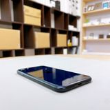 iPhone SE ��3���� 64GB �ߥåɥʥ��� �Хåƥ꡼ 99% ������ SIM�ե꡼