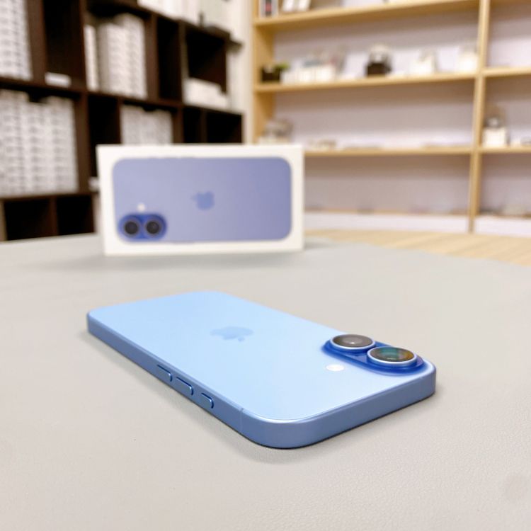 iPhone 17 256GB �ߥ��ȥ֥롼 �Хåƥ꡼ 97% ������ SIM�ե꡼