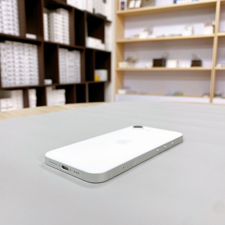 iPhone 16E 256GB �ۥ磻�� �Хåƥ꡼ 100% ������ SIM�ե꡼