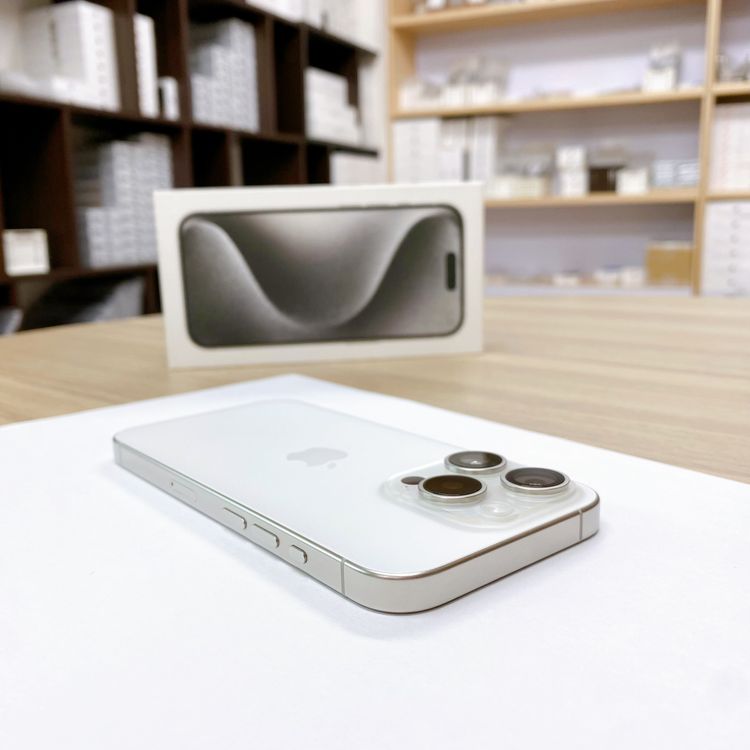 iPhone 15 Pro 256GB �ۥ磻�� �Хåƥ꡼ 90% ������ SIM�ե꡼