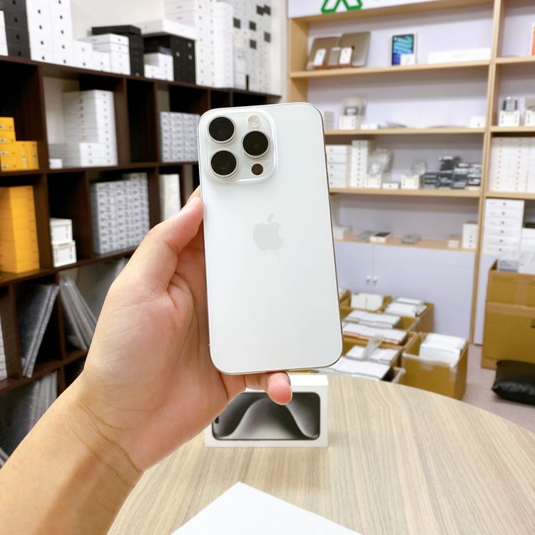 iPhone 15 Pro 256GB �ۥ磻�� �Хåƥ꡼ 91% ������ SIM�ե꡼
