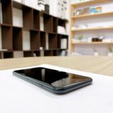 iPhone SE ��3���� 64GB �ߥåɥʥ��� �Хåƥ꡼ 93% ������ SIM�ե꡼