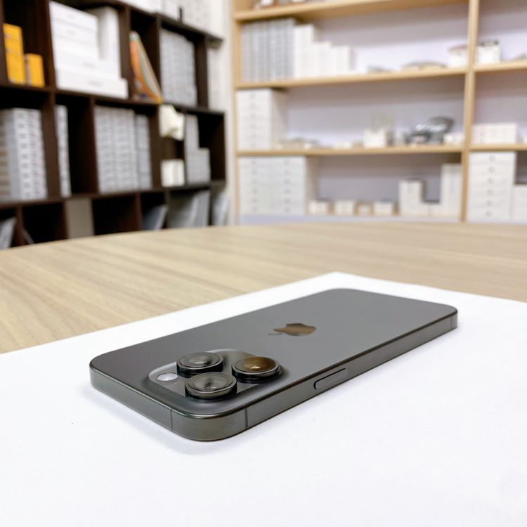 iPhone 15 Pro Max 256GB �֥�å� �Хåƥ꡼ 87% ������ SIM�ե꡼