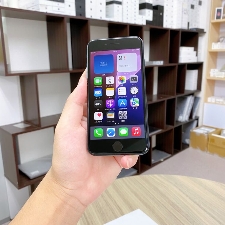 iPhone SE ��3���� 64GB �ߥåɥʥ��� �Хåƥ꡼ 72% ������ SIM�ե꡼