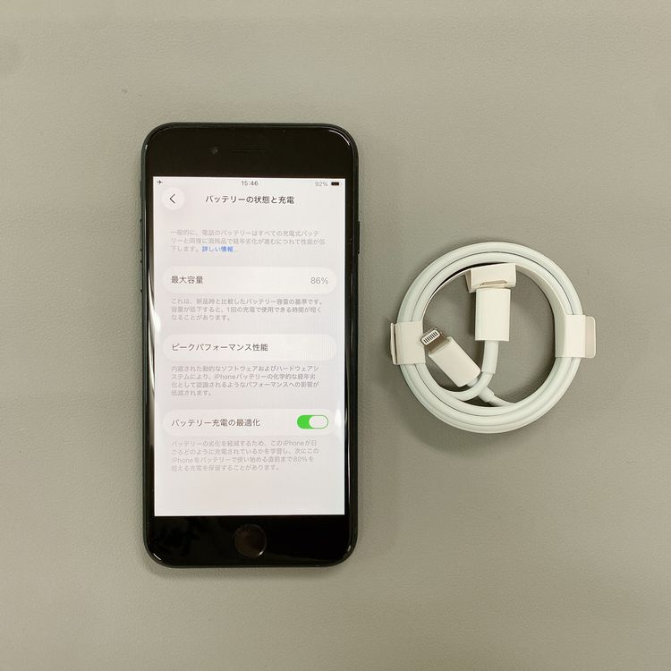 iPhone SE ��3���� 64GB �ߥåɥʥ��� �Хåƥ꡼ 86% ������ SIM�ե꡼
