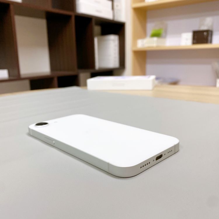 iPhone 17E 512GB �ۥ磻�� �Хåƥ꡼ 100% ������ SIM�ե꡼