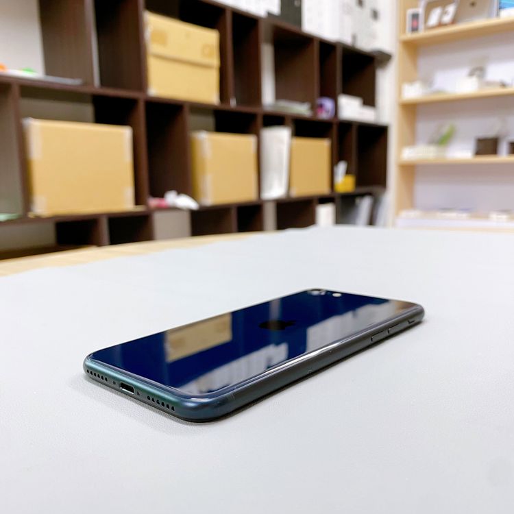 iPhone SE ��3���� 64GB �ߥåɥʥ��� �Хåƥ꡼ 91% ������ SIM�ե꡼