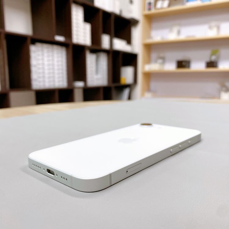 iPhone 16E 128GB �ۥ磻�� �Хåƥ꡼ 95% ������ SIM�ե꡼