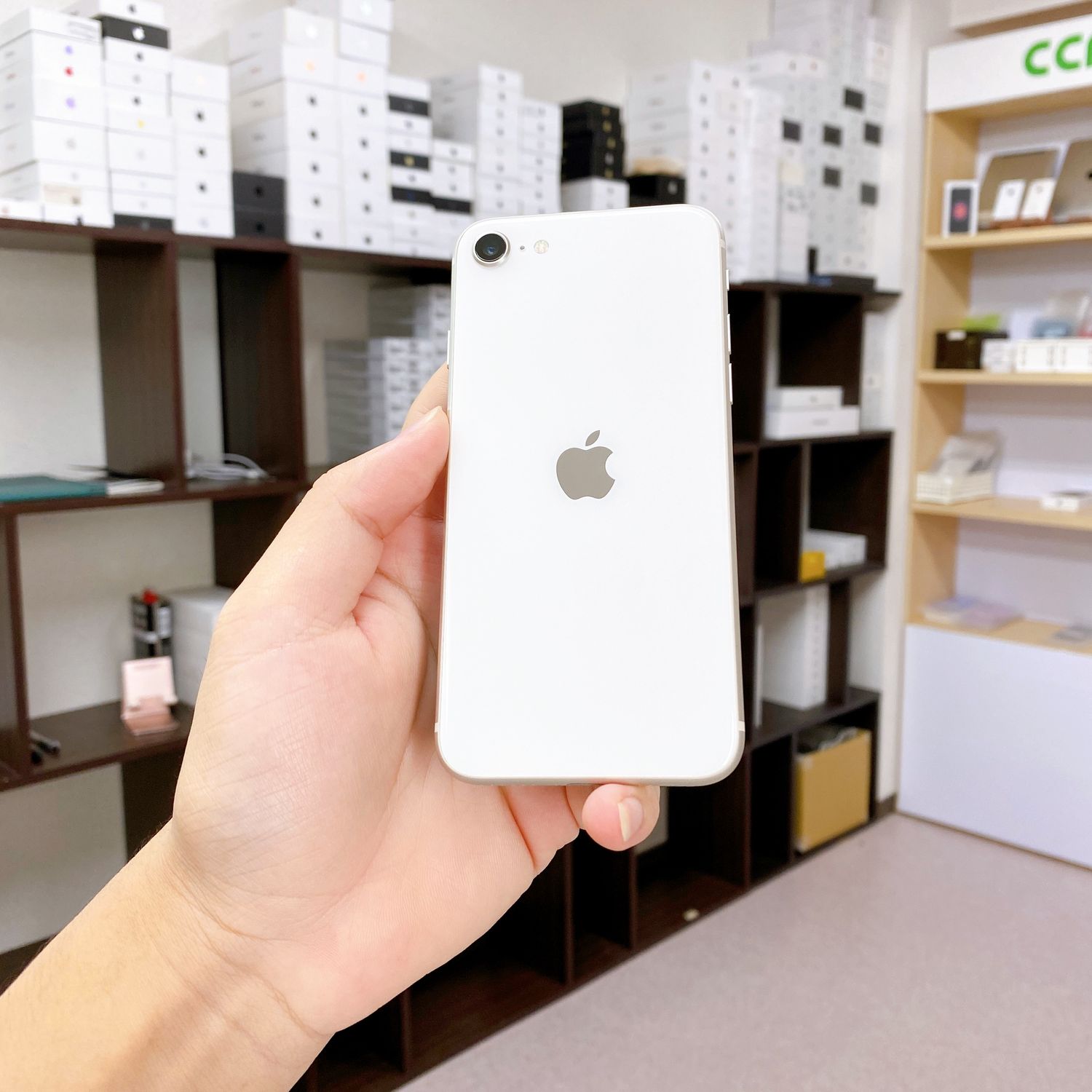 ムスビー｜iPhone SE 第3世代 64GB スターライト バッテリー 91% 国内