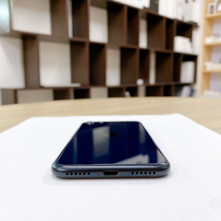 iPhone SE ��3���� 64GB �ߥåɥʥ��� �Хåƥ꡼ 100% ������ SIM�ե꡼