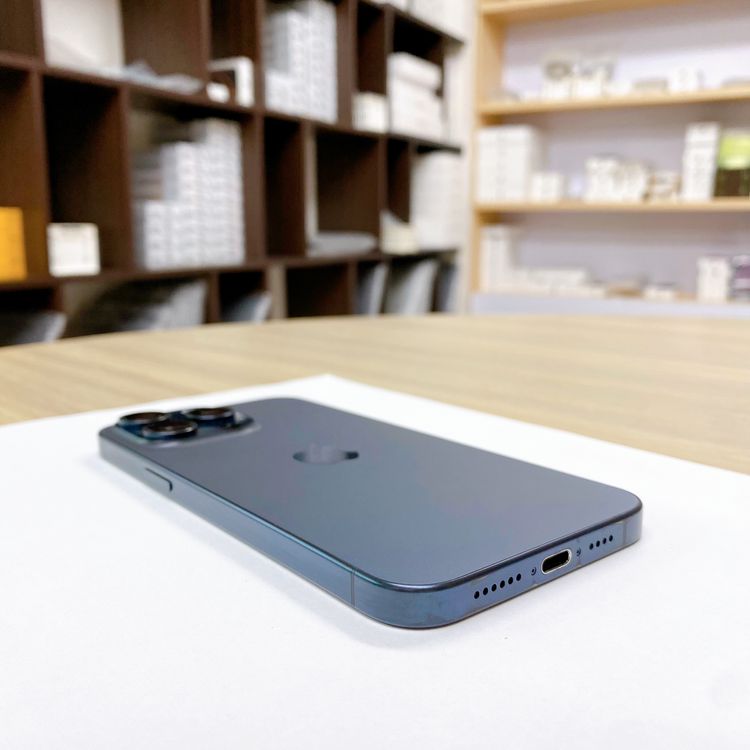 iPhone 15 Pro Max 256GB �֥롼 �Хåƥ꡼ 100% ������ SIM�ե꡼