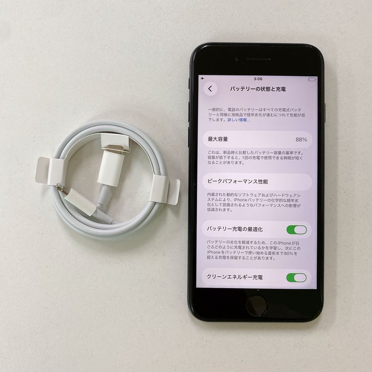 iPhone SE ��3���� 64GB �ߥåɥʥ��� �Хåƥ꡼ 88% ������ SIM�ե꡼