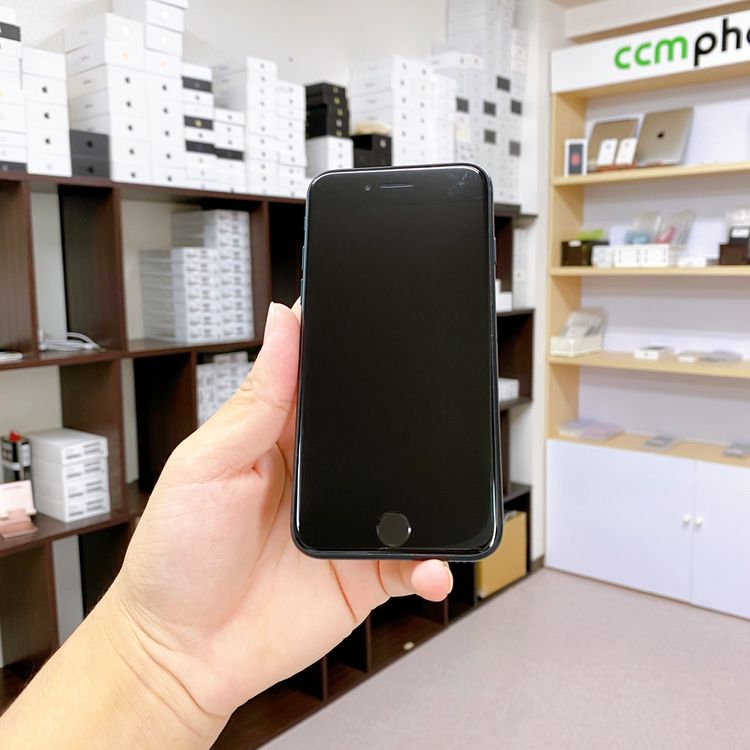 iPhone SE ��3���� 128GB �ߥåɥʥ��� �Хåƥ꡼ 96% ������ SIM�ե꡼