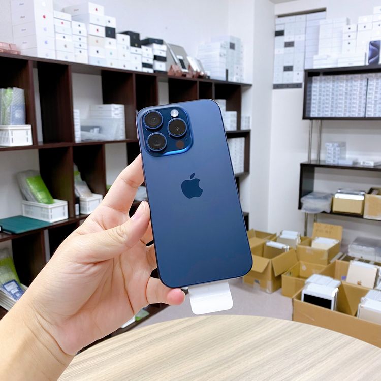 ��̤�����ʡ�iPhone 15 Pro 256GB �֥롼 ������ SIM�ե꡼