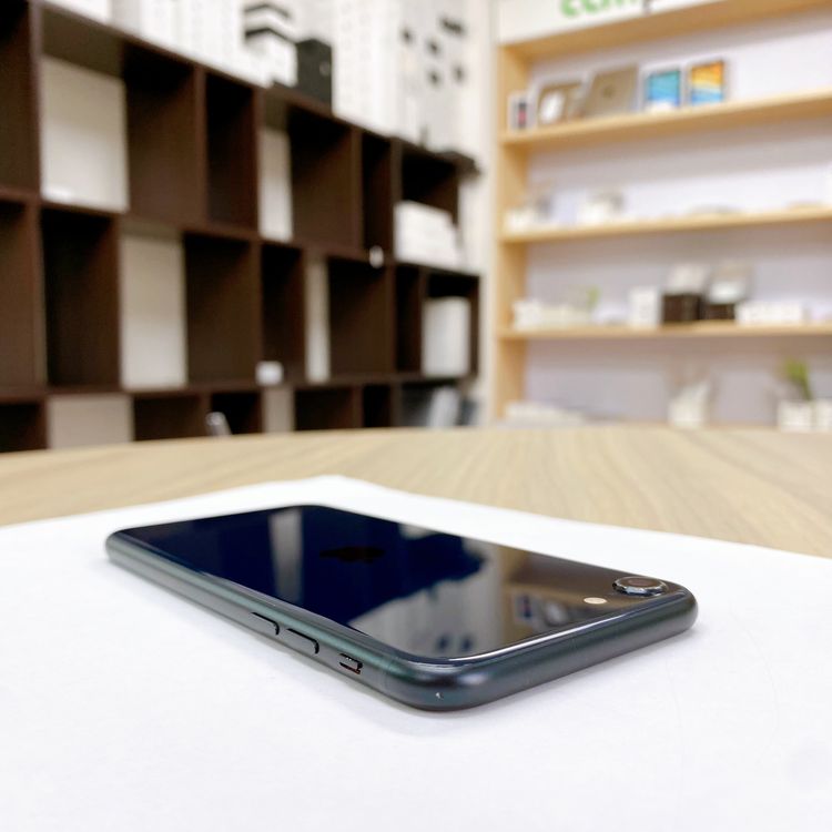 iPhone SE ��3���� 64GB �ߥåɥʥ��� �Хåƥ꡼ 91% ������ SIM�ե꡼