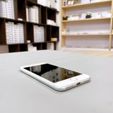 iPhone 8 64GB ����С� �Хåƥ꡼ 82% ������ SIM�ե꡼