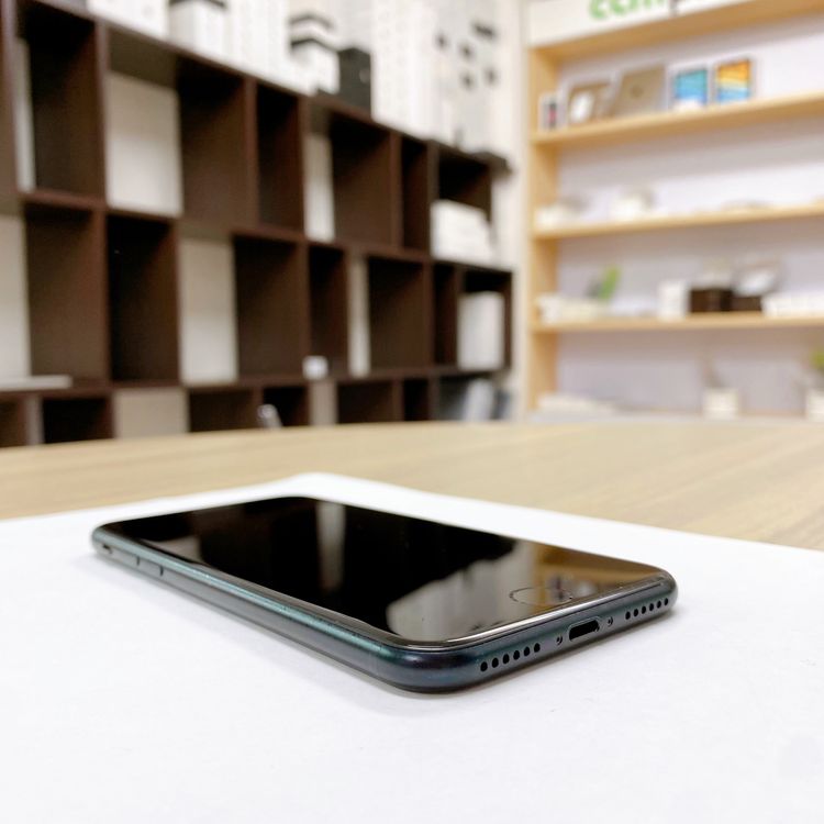 iPhone SE ��3���� 64GB �ߥåɥʥ��� �Хåƥ꡼ 87% ������ SIM�ե꡼